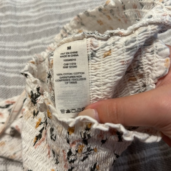 Garage cute white top with flowers - Picture 5 of 5